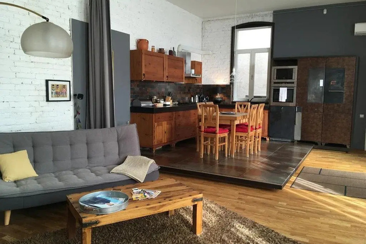 Room 4 of 13