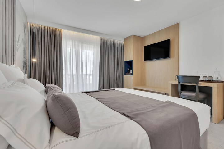 Room 3 of 38
