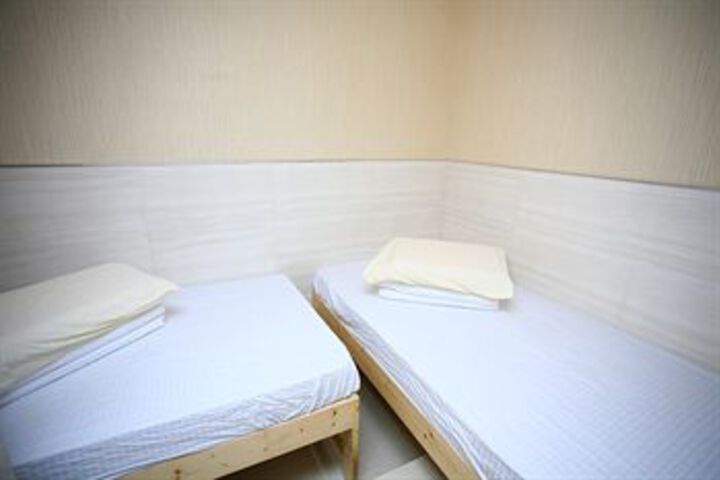 Room 9 of 44