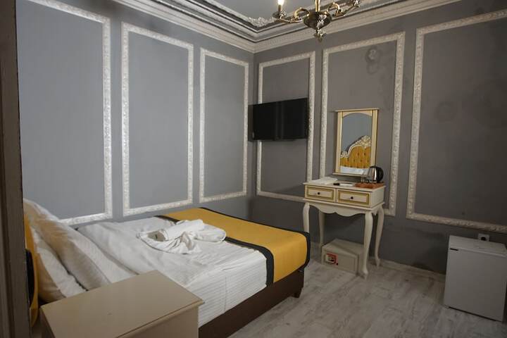 Room 14 of 34