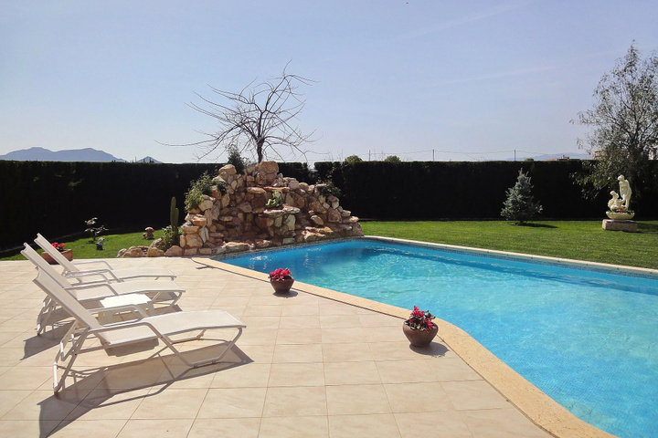 Pool 10 of 20