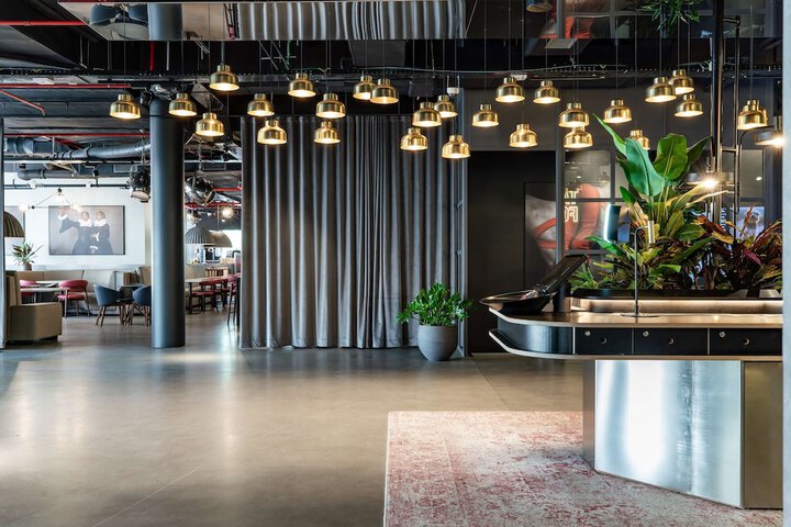 Entrance & Lobby