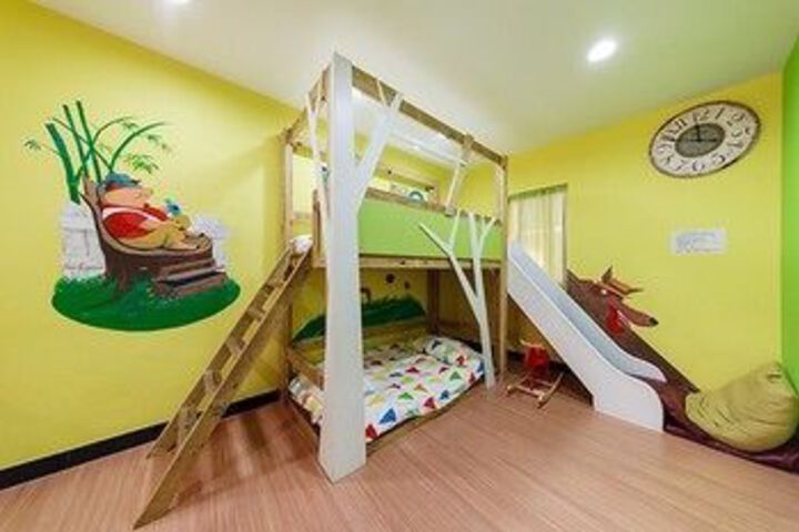Room 8 of 17