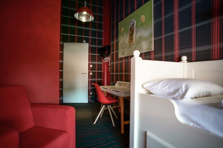 Room 8 of 133
