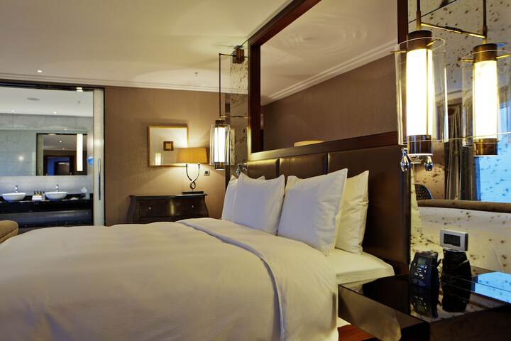 Room 10 of 130