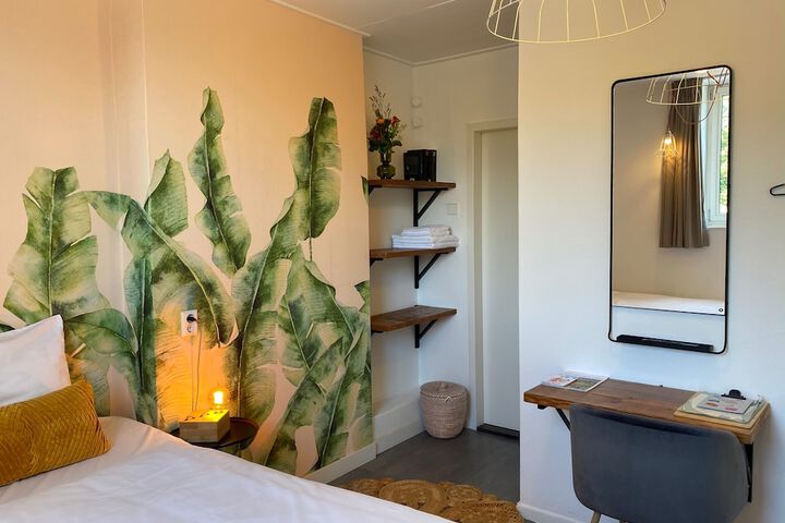 Room 29 of 65