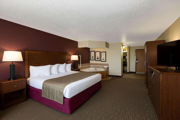 1 King Bed (2 of 16)
