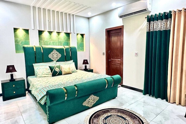 Room 2 of 6