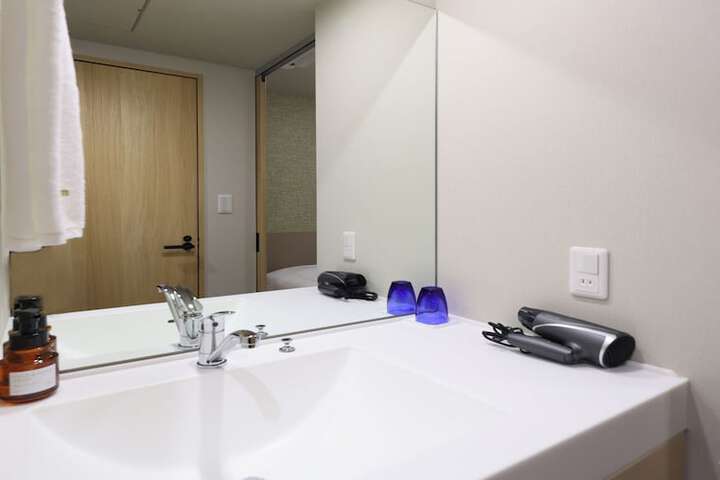 Room 12 of 64