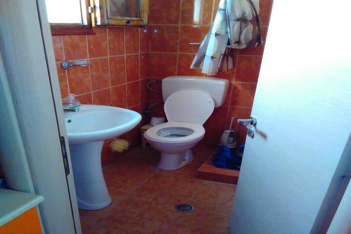 Room 1 of 6