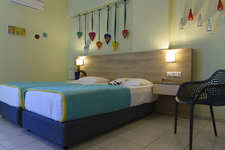 Room 8 of 112