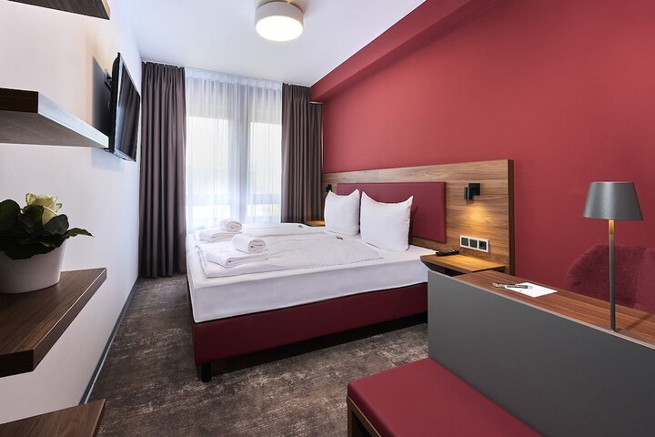 Room 6 of 44
