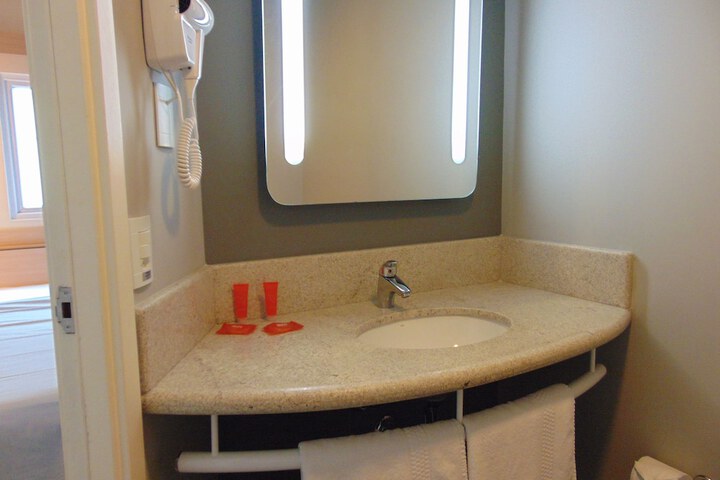 Room 14 of 26
