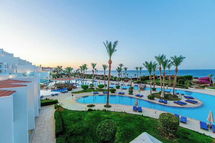 Hotel Pool