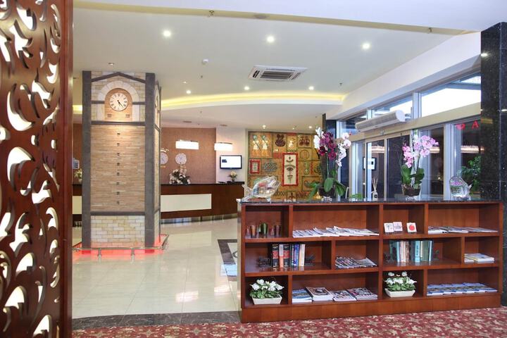 Hotel Lobby