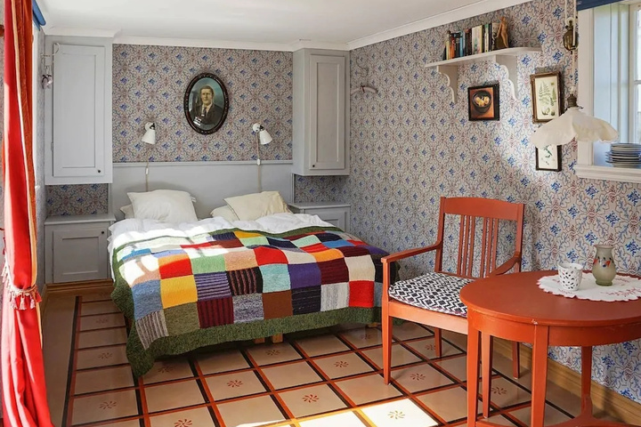 Room 4 of 11