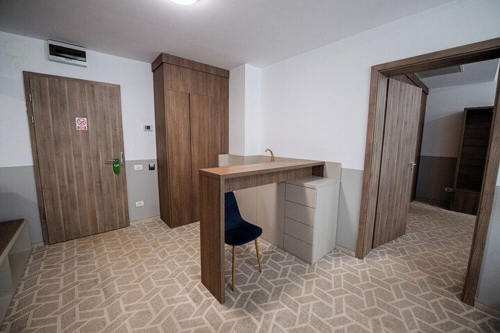 Room 33 of 51