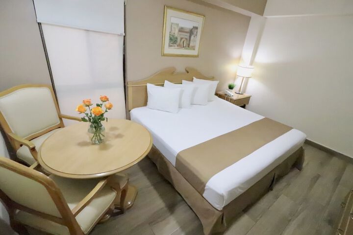 Room 10 of 30