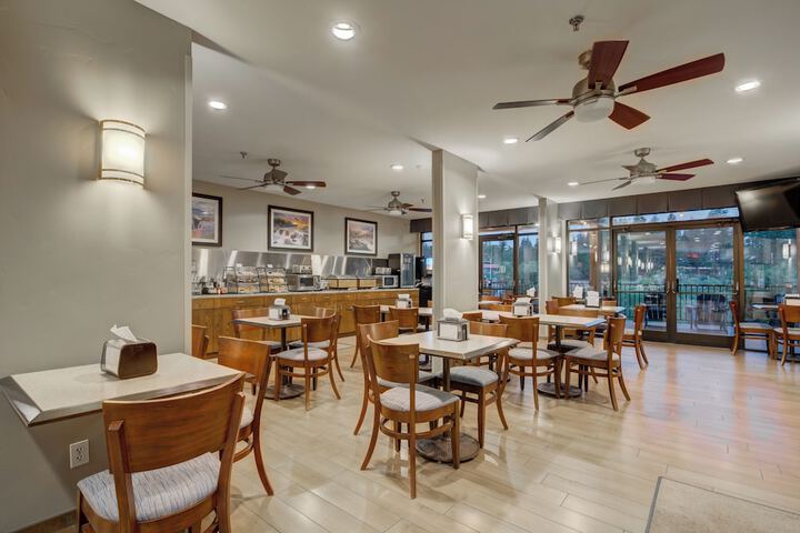 Breakfast/Coffee Service 86 of 120