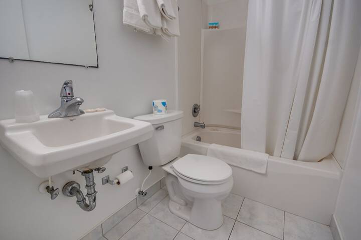 2 Double Beds (16 of 16)