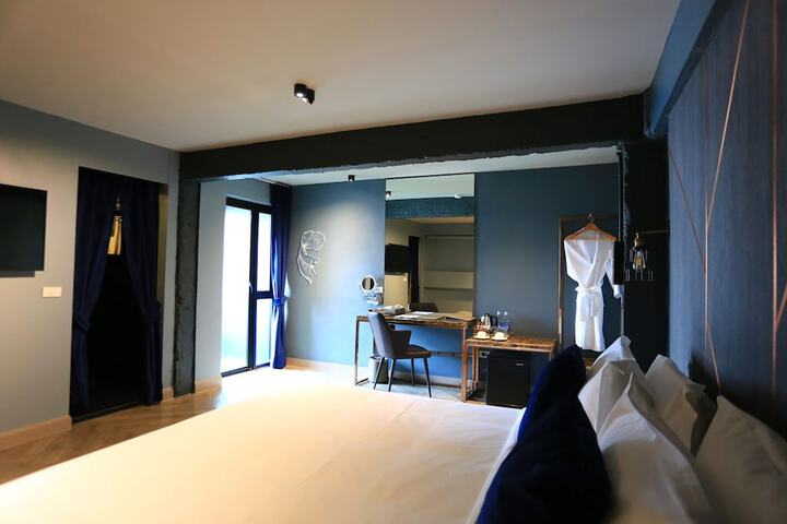 Room 7 of 48