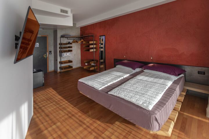 Room 26 of 95