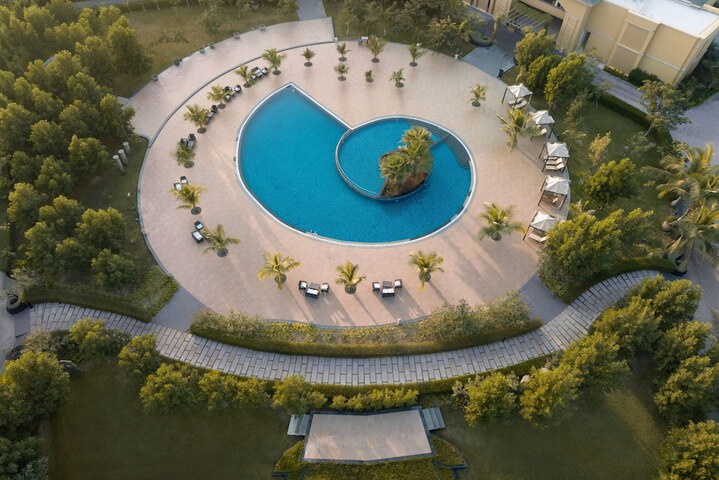 Pool 33 of 68