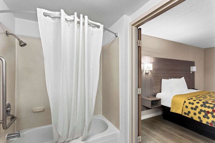 1 King Bed (17 of 19)