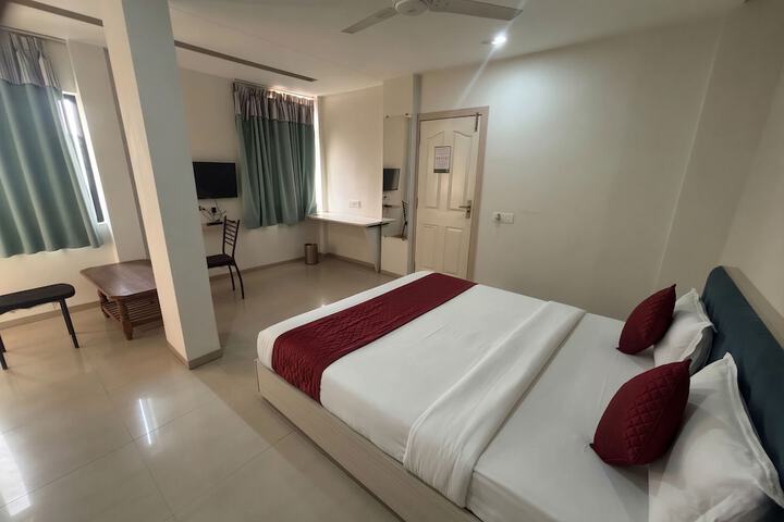 Room 10 of 37
