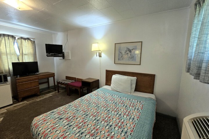 Room 33 of 66