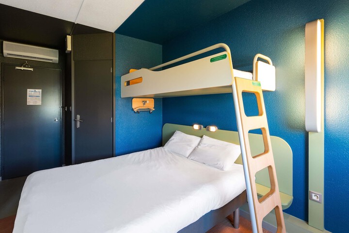 Room 3 of 34