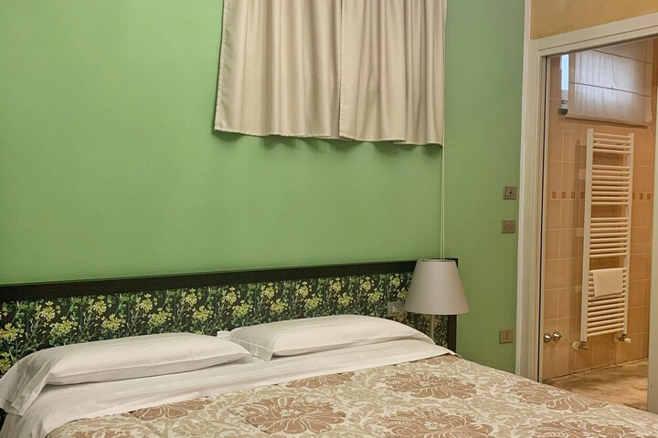 Room 7 of 27