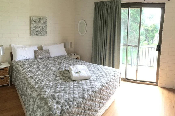 Room 4 of 12