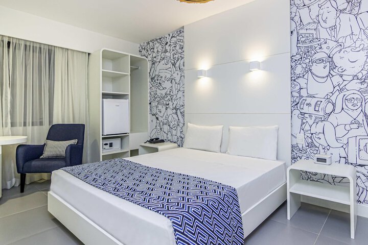 Room 28 of 102