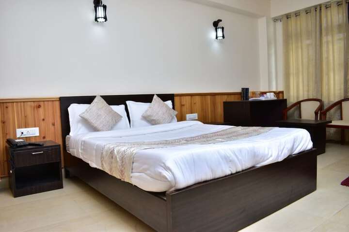 Room 9 of 20