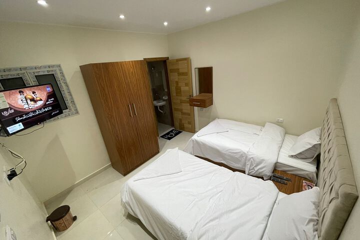 Room 17 of 18