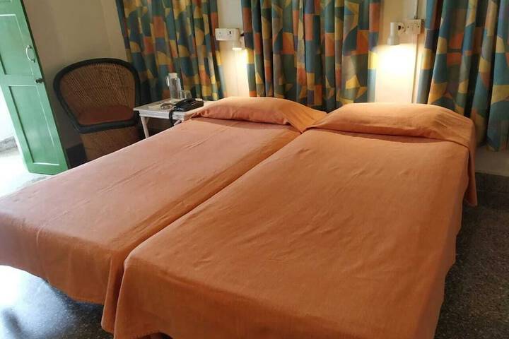 Room 70 of 233
