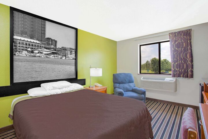 1 Queen Bed (9 of 9)