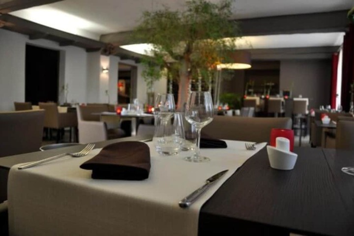 Dining 33 of 46