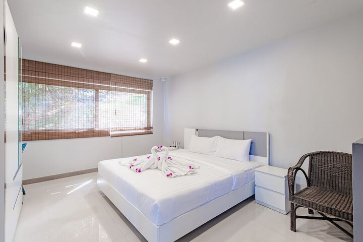 Room 27 of 171