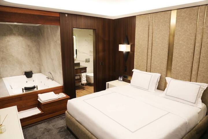 Room 13 of 43