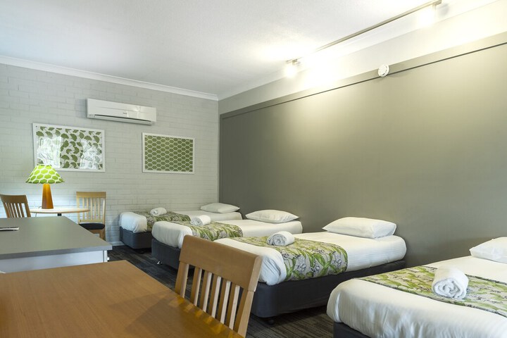 Room 28 of 85