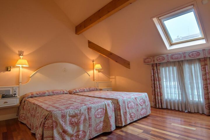 Room 3 of 33