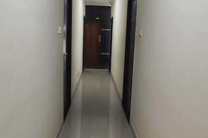 Room 5 of 9