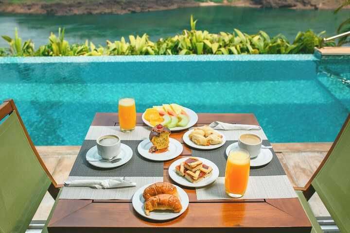 Breakfast/Coffee Service 26 of 45