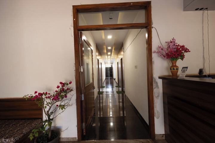 Ballroom/Hall 26 of 37