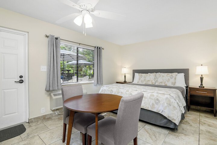 Standard | King Bed (11 of 16)