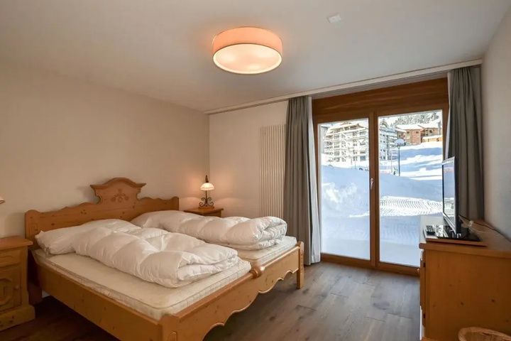 Room 2 of 12