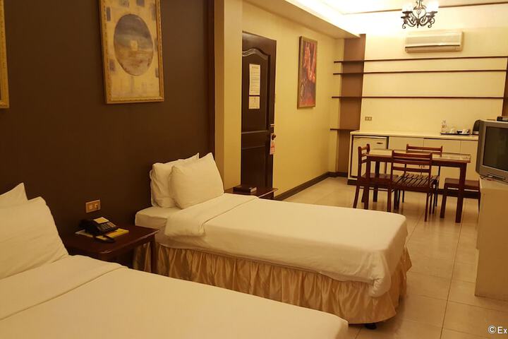 Room 12 of 62