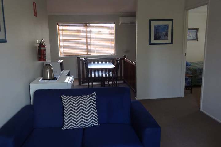 Room 33 of 48
